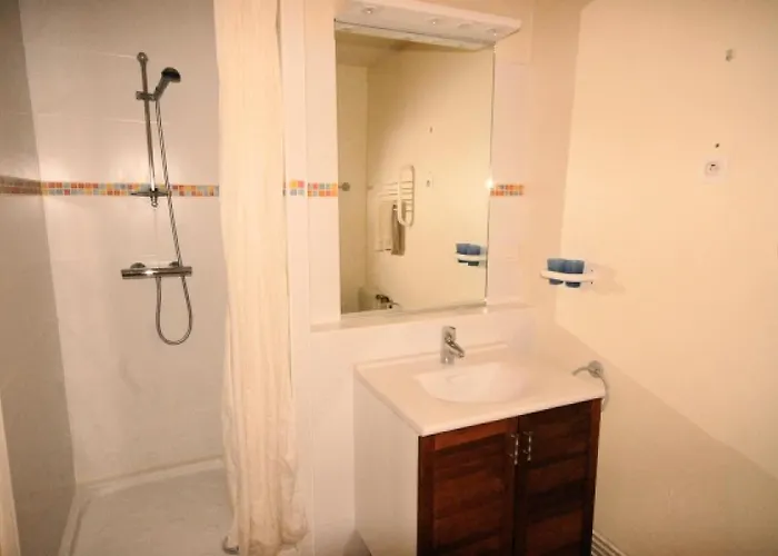 Апартаменты Le - Piscine - Pour 4 Personnes Mae-4983 *